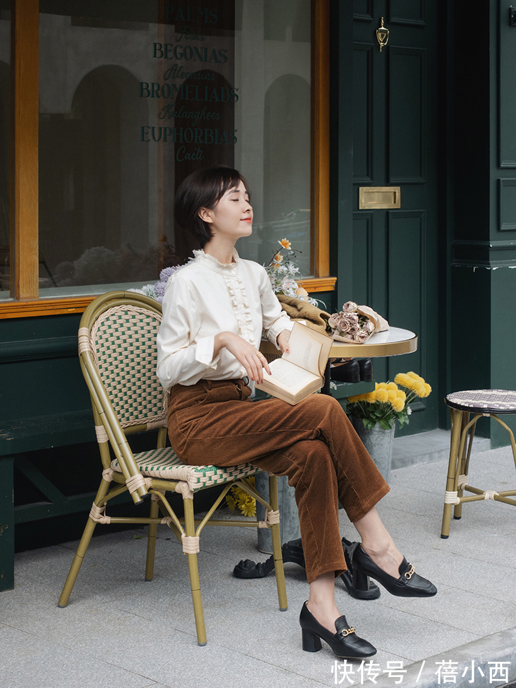 搭配|有品味的女人都常穿“乐福鞋”,搭裤子裙子,实用不说还优雅高级