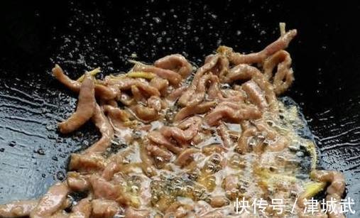 十月最适合吃茭白，配点牛肉丝一起炒，家常美味，吃两碗饭都不够