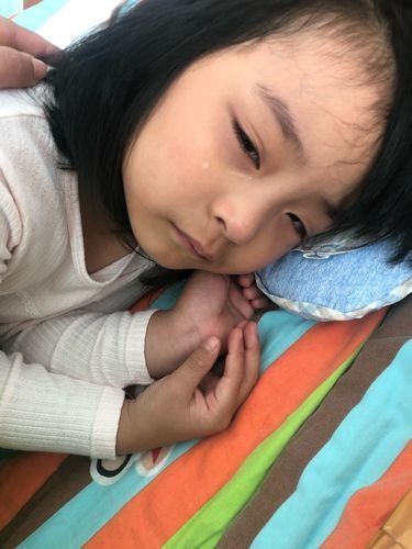 小陶|为何孩子被打哭后容易睡着?弄明白背后原因,父母不再忍心动手了