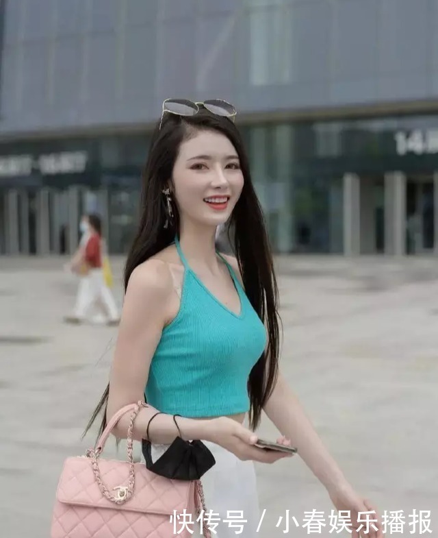 短裤|美女街拍:清凉小背心配阔腿裤,简约大方,时尚迷人