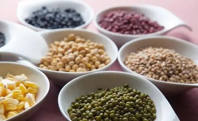 鲫鱼最爱的饵料不在渔具店，而在菜市场，这3样东西混合就可以