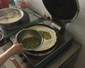 味道|卖了十几年鸡蛋饼的爷爷,做的饼又香又嫩,特好吃,味道堪称一绝