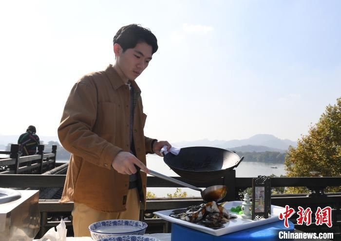 青年|台湾青年走进百年老店楼外楼 探美食文化听杭州历史