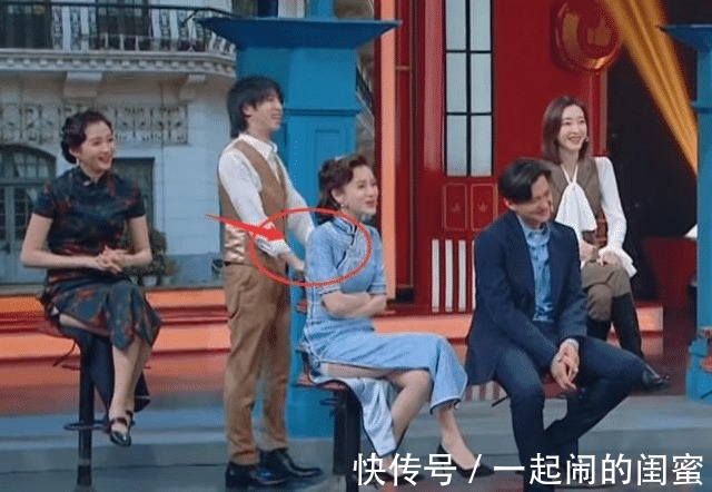 民國時期|baby坐著看戲,而誰注意她身后的華晨宇怕是忘了有鏡頭!