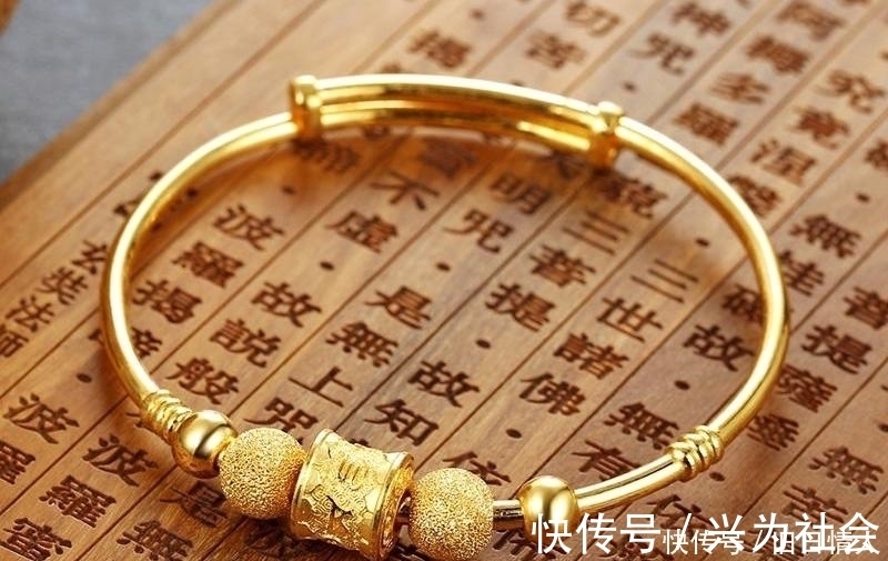 手镯 买黄金手镯,记住“4不买”,金店老板就知道你是“内行人”
