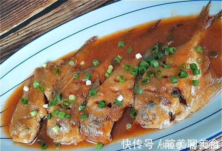 不管炖什么鱼，别再加醋了！试试新做法，肉质鲜嫩没腥味，太香了