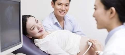 夫妻俩|夫妻俩一胎双胞胎女儿,二胎四胞胎儿子,逛街不是来炫娃,是炫富