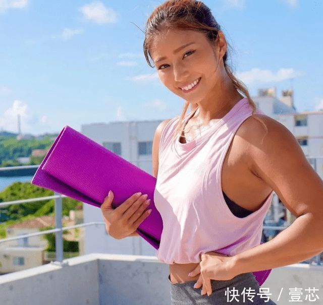 健身|日本健身教练,俩大门牙很抢眼,被很多人称为“御姐”