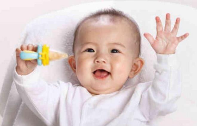 宝宝|孩子见啥都想往嘴里塞?作为家长,要看懂这一举动背后的心理暗示