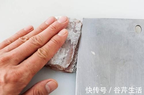 带鱼新吃法：不用挑刺小孩子自己都能吃