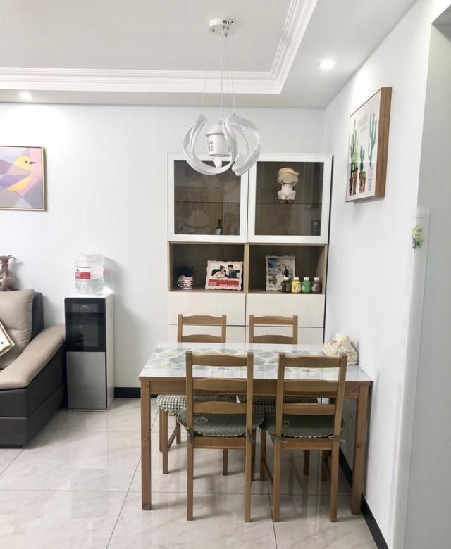 实用|她家90平新房,装修一共花费15万,电视墙很实用,进屋就被迷住