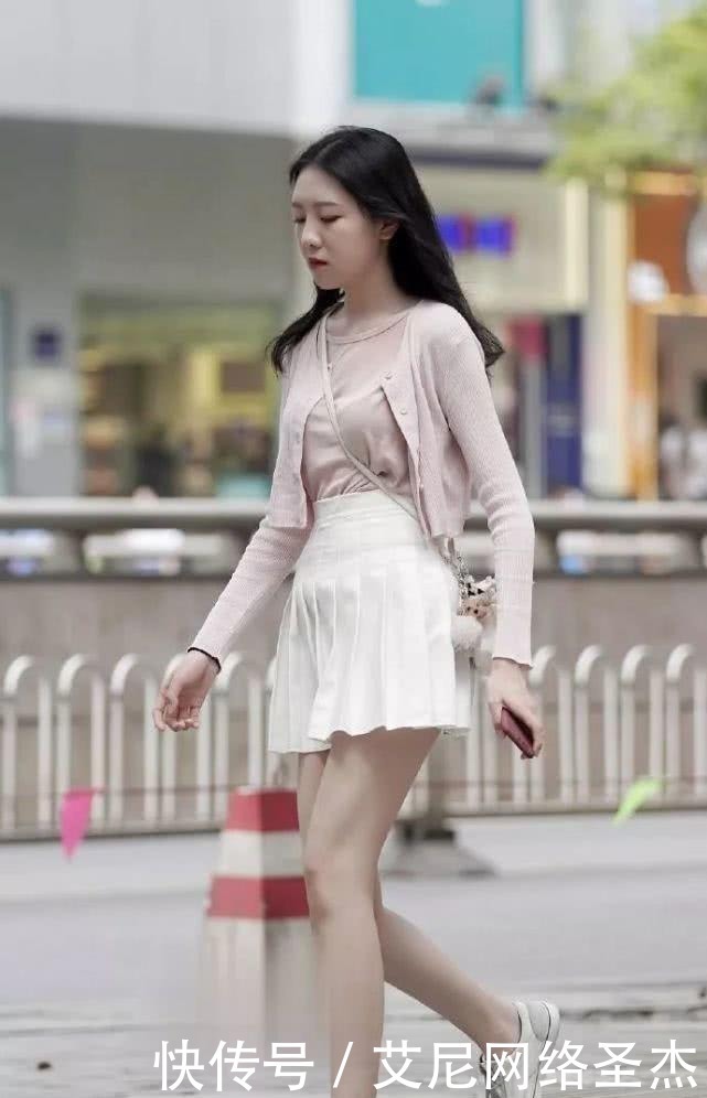 看小姐姐如何驾驭粉嫩的穿搭!真是少女心十足啊