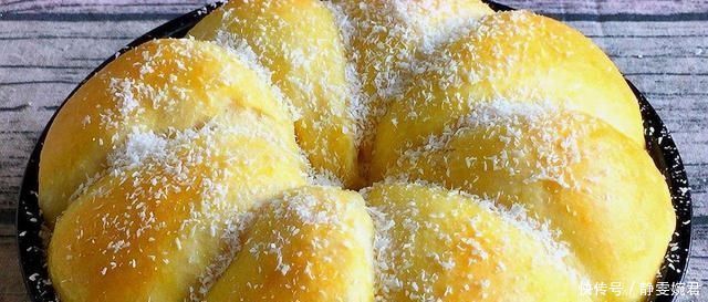 3个鸡蛋一碗面粉,不用烤箱也能蒸面包,比外面卖的还好吃!