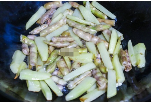 冷天|大冷天的,就馋这道菜,香气扑鼻真好吃,两个人吃了一锅饭!