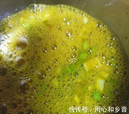 快手香煎葱蛋馒头片！