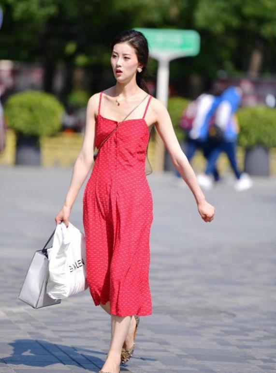 衬衫搭配 小美女衬衫搭配时装裤，看起来很有名媛的气息，干净又落落大方