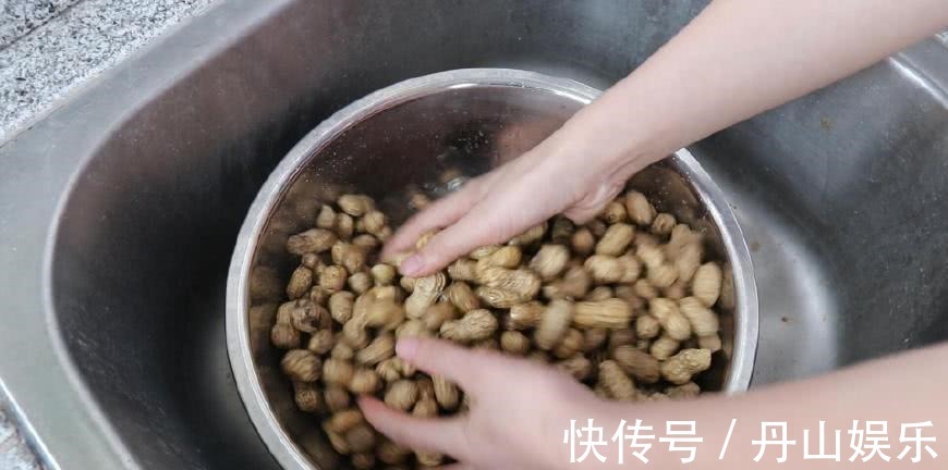 盐水花生很多人第一步就煮错了,教您3招,花生干净入味还省煤气