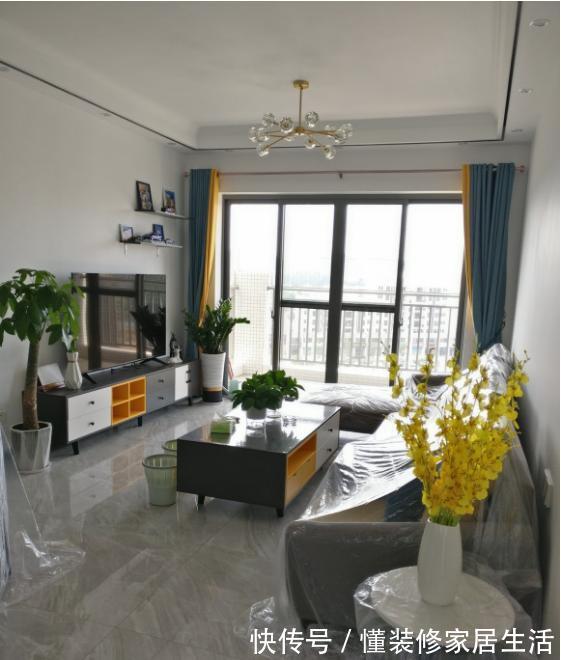 布艺沙发|90平三房两厅送入户花园,12万硬装包全屋定制柜,朋友都来参观