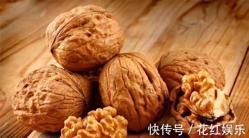 补脑|核桃什么时间吃“最补脑”很多人都在“瞎吃”,你吃对了吗
