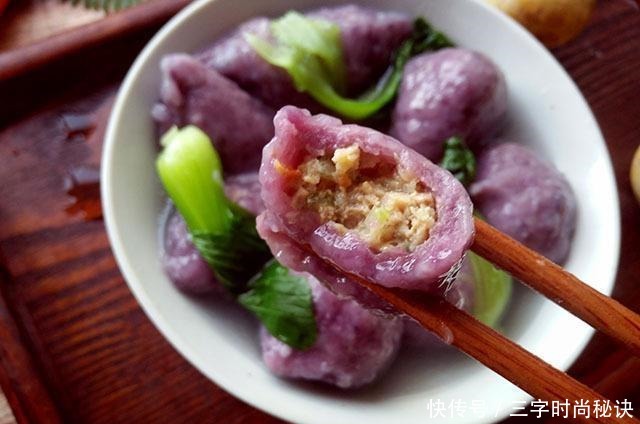 饺子别只会用面粉做，用它包一锅，吃着滑溜溜，一口一个停不下来