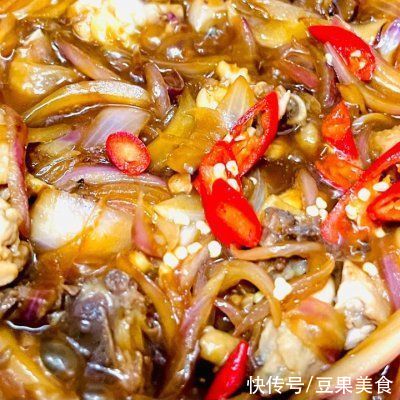 滋味|#不容错过的鲜美滋味#洋葱鸡肉拌面，秒杀葱油拌面