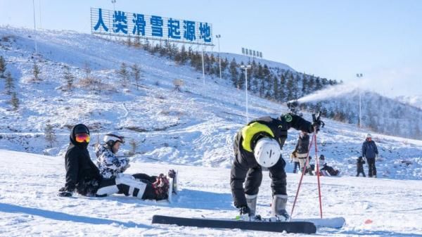 滑雪|滑雪场里上体育课？网友：看后想连夜转学