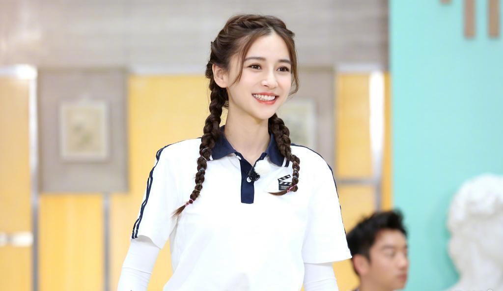 杨颖 杨颖黄晓明强势喊话,李菲儿概不回应,背后是一场精心设计的盛宴