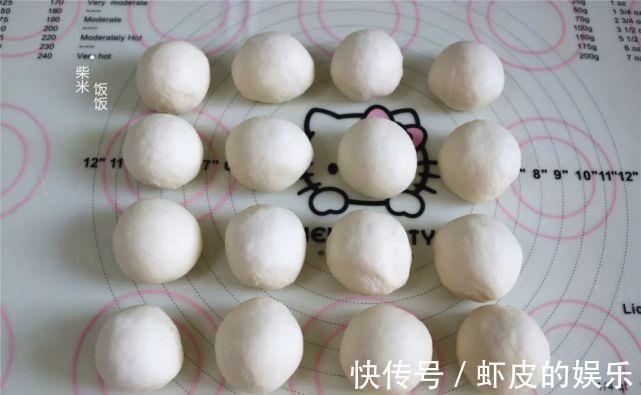 做法最简单的面包,只需普通食材,柔软香甜,适合在家做