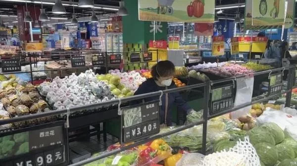 上海超市卖场等线下营业:有市民体验到“边逛边买的快乐”