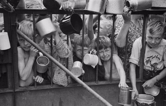 犹太人|德军要活埋小女孩,女孩:叔叔能埋浅一点吗,我怕妈妈找不到我