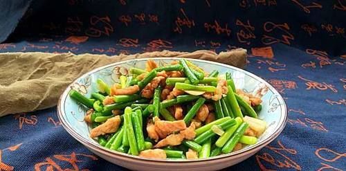 肉丝|炒猪肉时,先放油还是先放肉?很多人都搞错了,难怪肉又老又硬