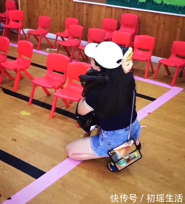 家长|妈妈忘了女儿的亲子活动,宝宝坚持到最后,妈妈赶到时场景太暖心