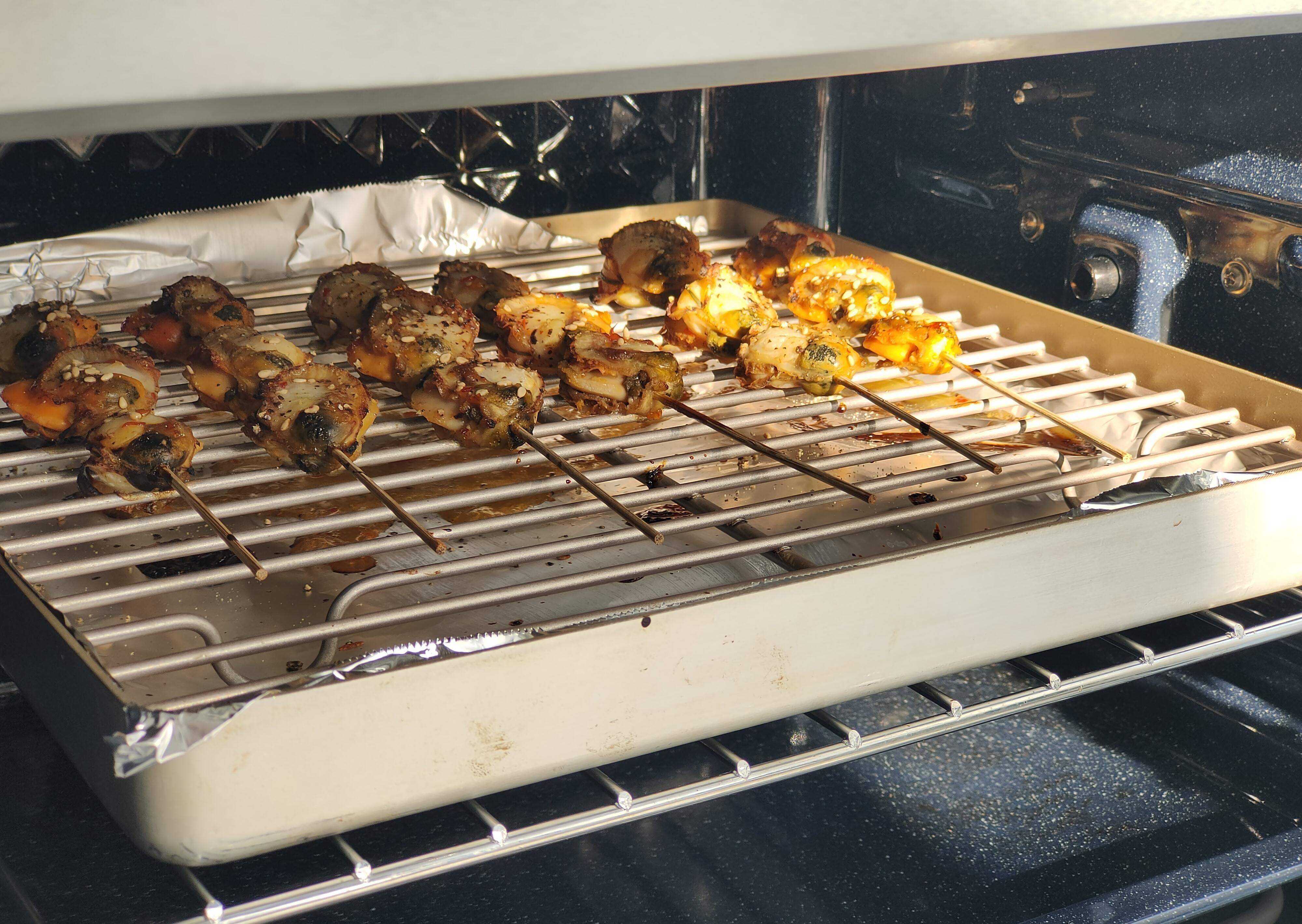 自己做烤扇贝串，鲜香十足，比外面的烧烤摊的还好吃