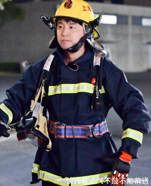 极限挑战|极限挑战：贾乃亮、雷佳音满眼泪水，龚俊鞠躬致敬最美逆行者