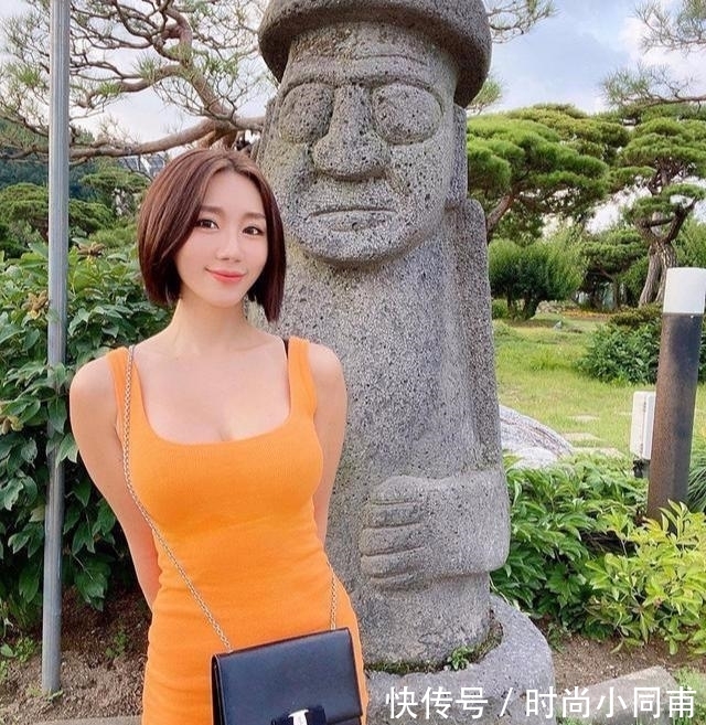 美女 气质美女橙色连衣裙,演绎法式风情,出游穿搭必备!