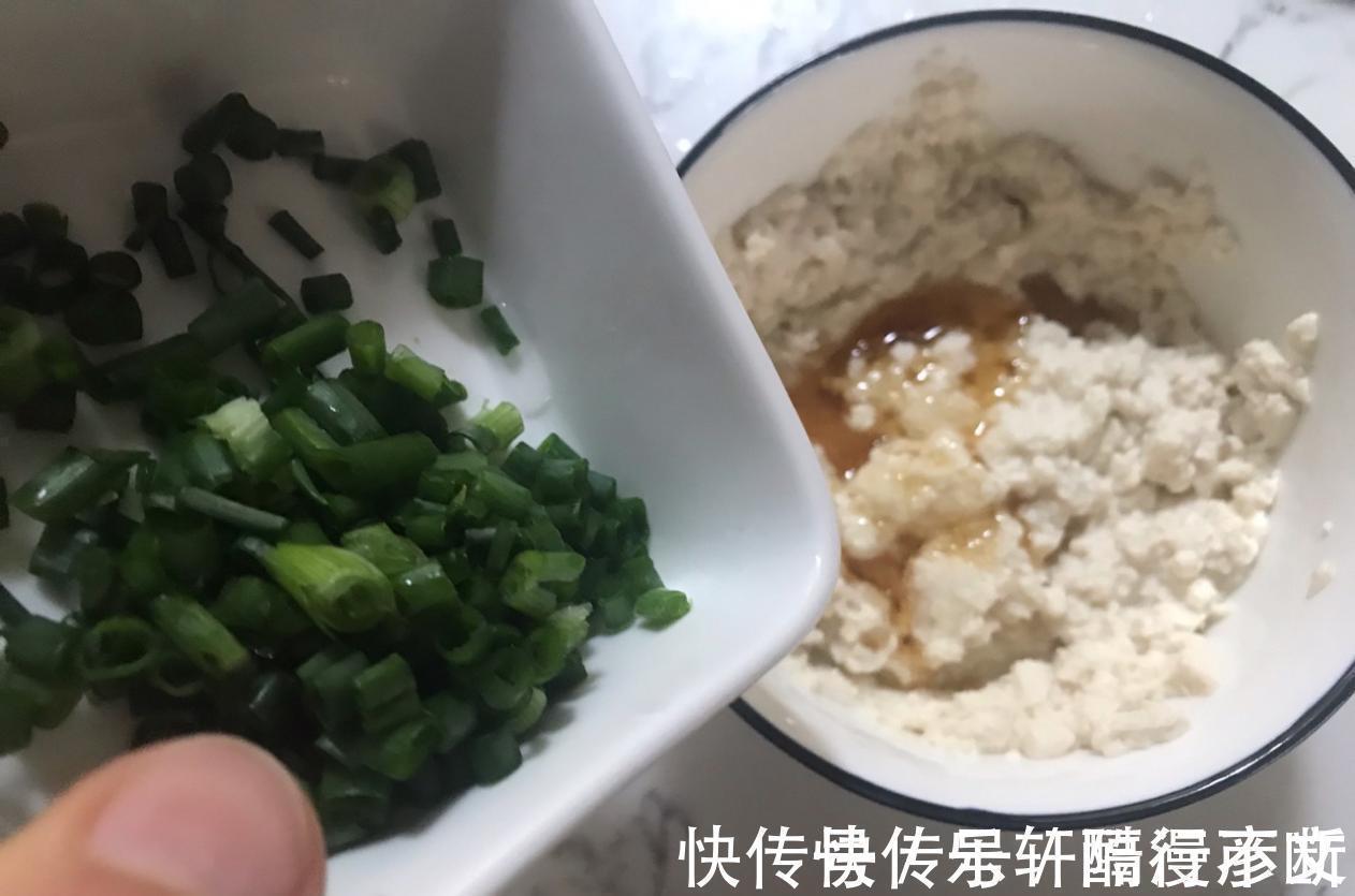 虾仁炒鸡蛋|从小吃到大的小葱拌豆腐，鲜美爽口，怎么吃都不腻