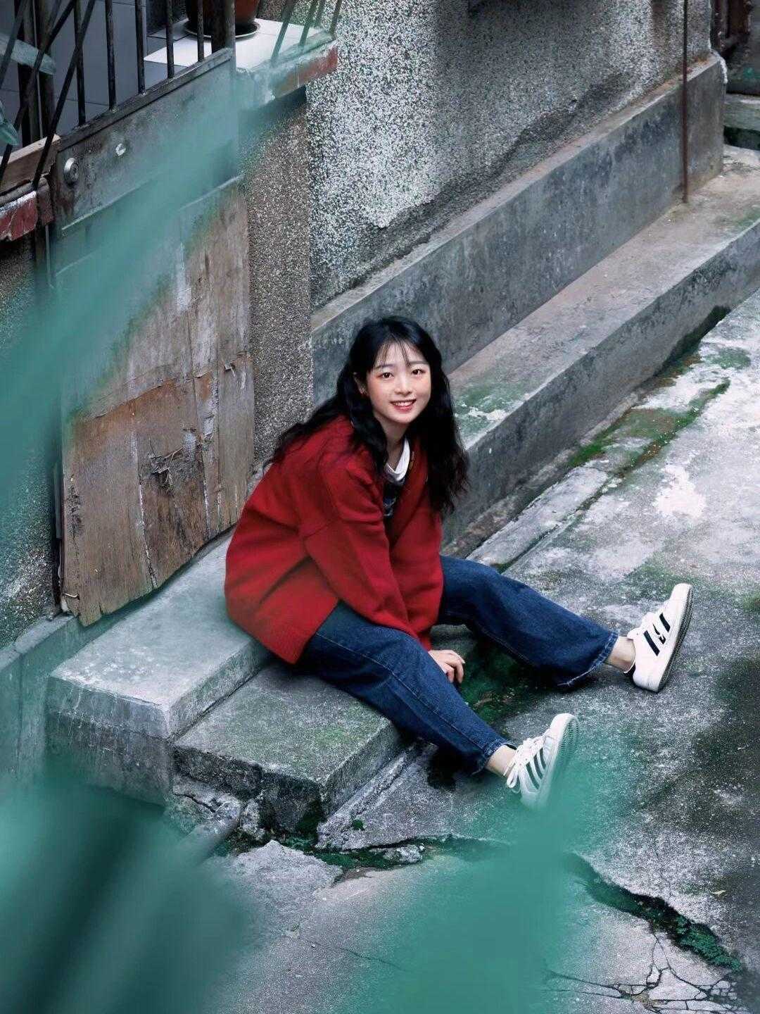 条绒 背带裤才是yyds!时髦精都爱这样穿搭,让你年轻10岁都不止