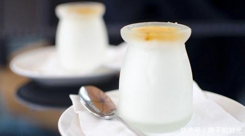 盯紧|购买酸奶时,要盯紧了2个地方看,别买到了假酸奶