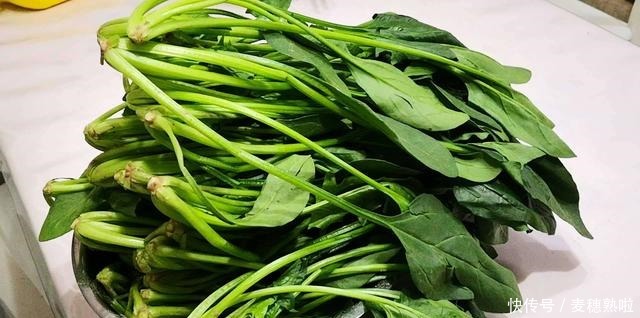春天,遇到此菜别手软,一次性买10斤,放冰箱冻起来,特省事