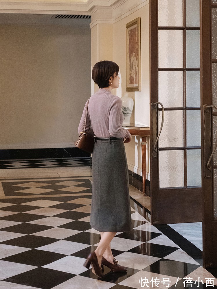 半身裙|奔三奔四的女人,建议多穿“毛呢半身裙”,搭配毛衣简约又显气质