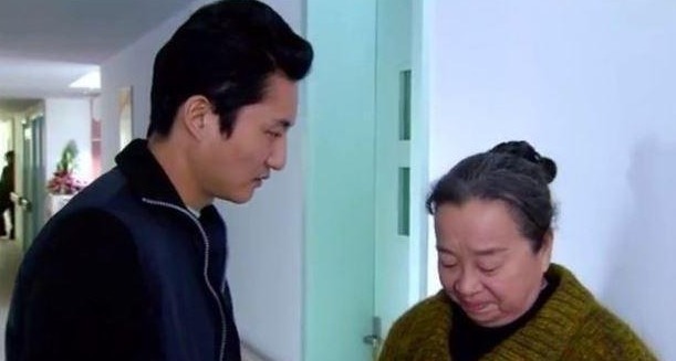 7岁孩子自述奶奶、姑姑训妈妈,爸爸打妈妈,妈妈走了,我很惨