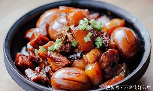 倒入|简直是极品美味!如此几道菜别提多香了,配着白米饭吃,真过瘾