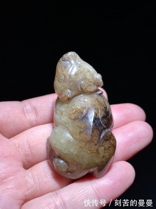 水银$明 和田玉籽料 水银沁 瑞兽 把件