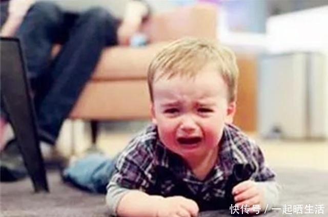 图图|孩子撒泼坐地上大哭不起,姥姥的一句话,就将其治得服服帖帖!