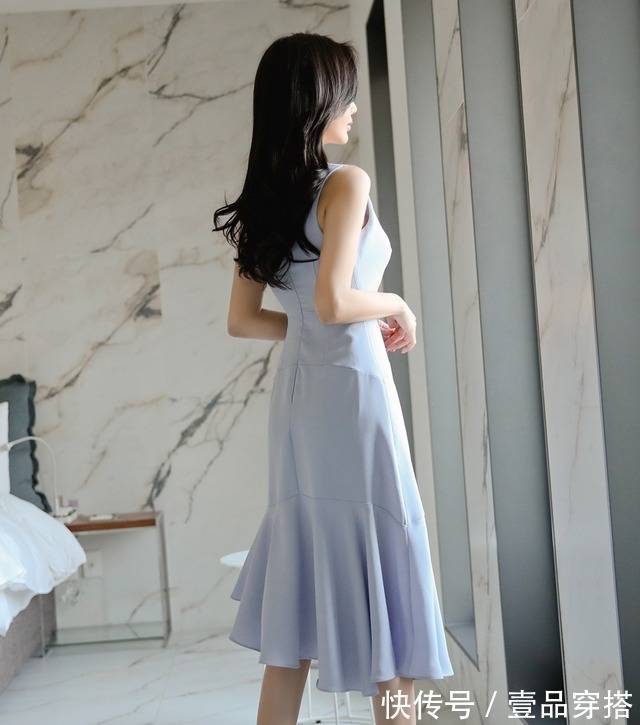 釉彩|女神孙允珠高清时尚搭配：浅蓝釉彩玻璃缤纷甜美鱼尾裙