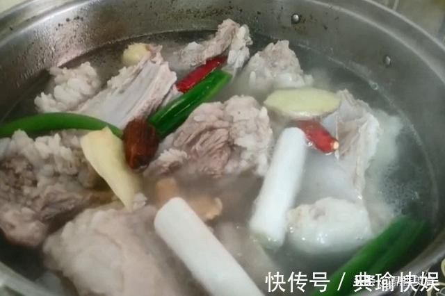 孜然|炖羊肉时,切记要放3种料,大厨:放对了,羊肉不腥不膻又鲜香