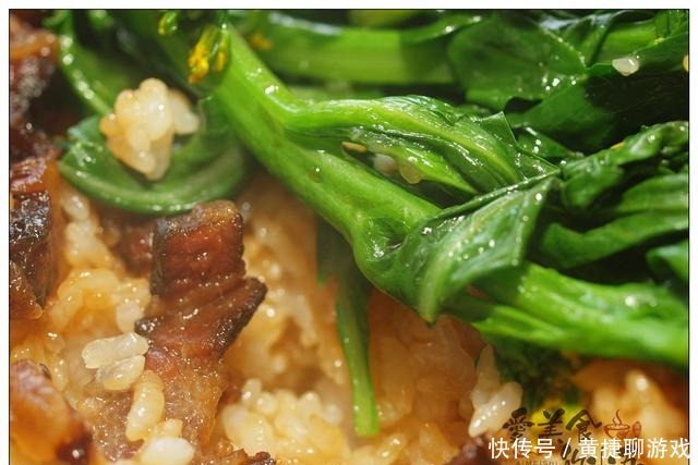 腊肉蒸饭,两个人的午餐,简约而精致,有肉吃,有米饭还有青菜