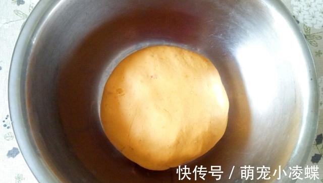 香甜|1个红薯1碗糯米粉，3分钟做出秘制小零食，香甜软糯，全家抢着吃