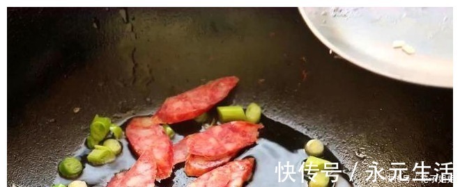 焖面|面条别再水煮了,教你1个新吃法,这样做头一次见,太好吃了!