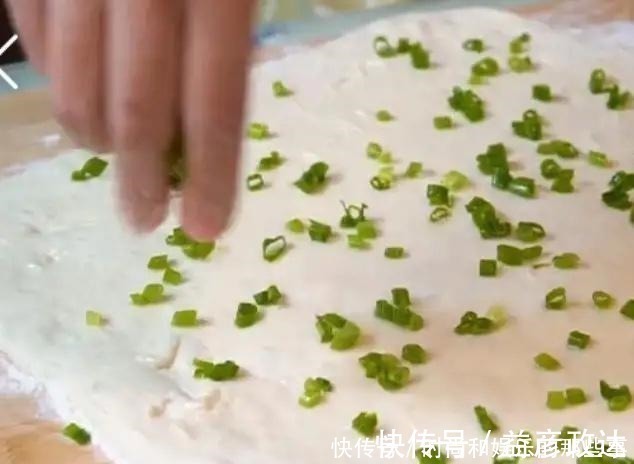 柔软|柔软冠军非它莫属，发面葱花饼新做法，100%成功零失败！